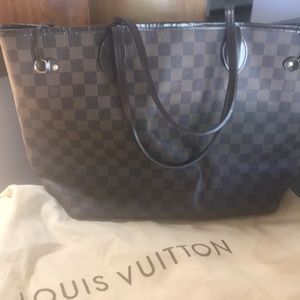 Louis Vuitton. Tote